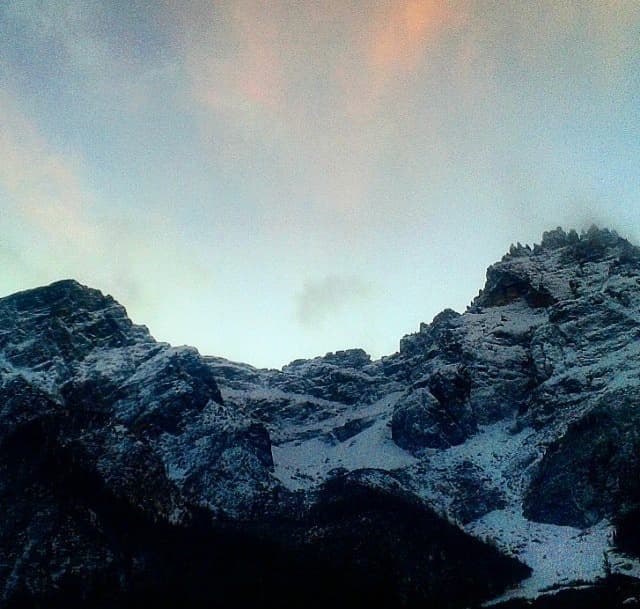 Crepuscolo in Val Fiscalina con le pareti delle Dolomiti di Sesto