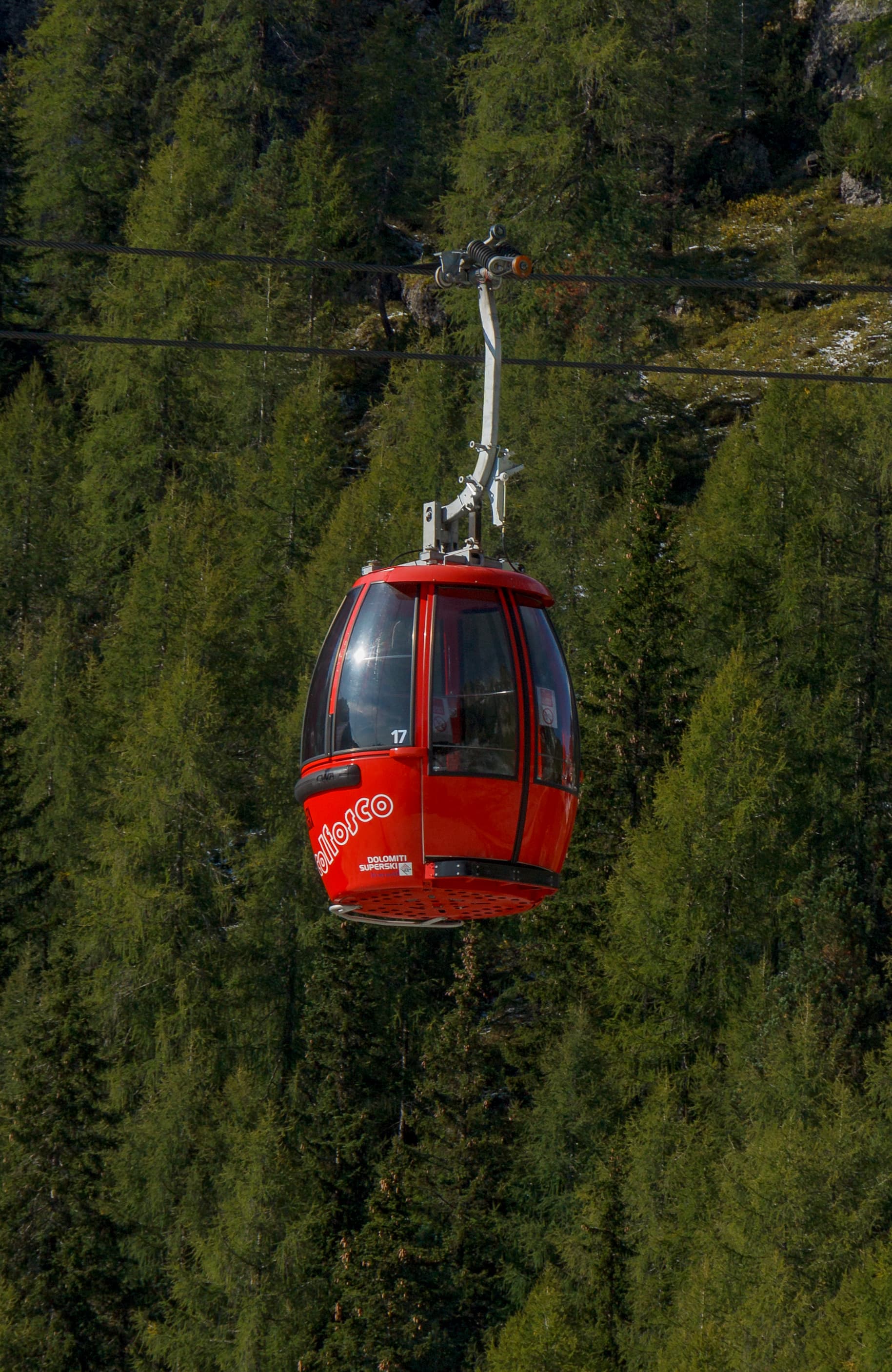 Colfosco in Alta Badia ai piedi del gruppo del Sella