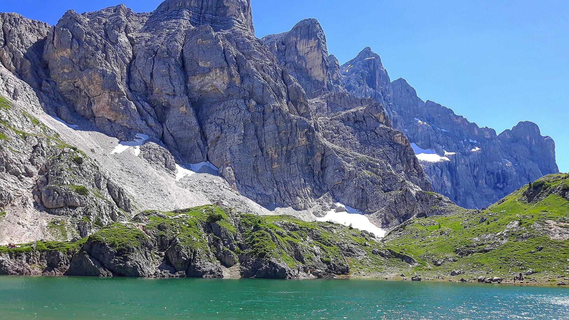 Il Lago di Coldai sotto la Civetta