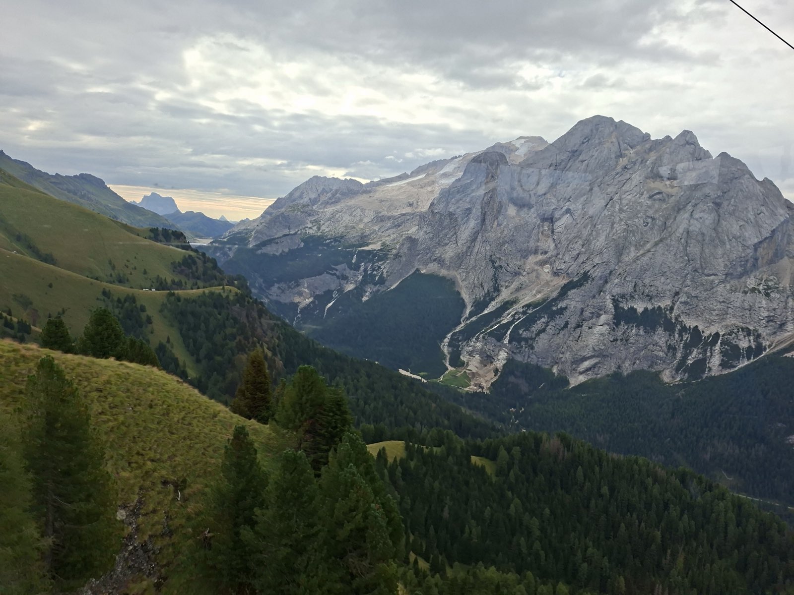 La Marmolada con il ghiacciaio e, in fondo, il Lago Fedaia
