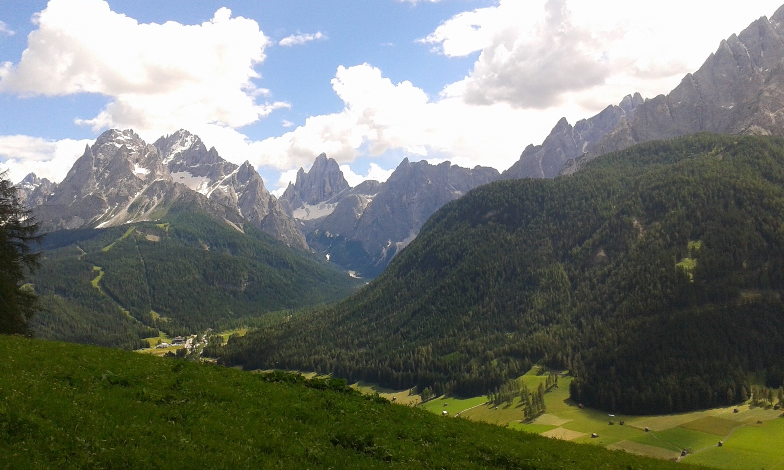 The Val Fiscalina seen from above, with the peaks of the Sesto sundial